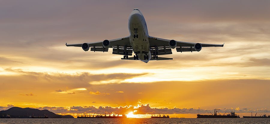 瞭解空運和海運的國際運輸成本